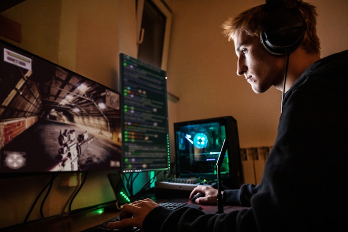 ホームルーターがおすすめ|自宅利用がメインの人、高速通信を重視する人