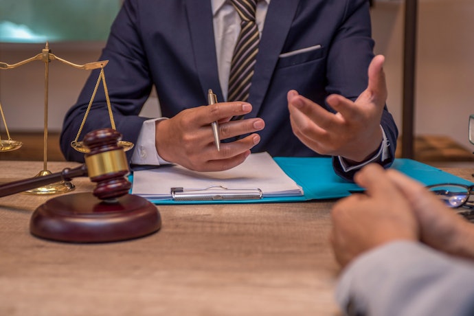 弁護士への依頼は、保険会社と相談しながら進めよう