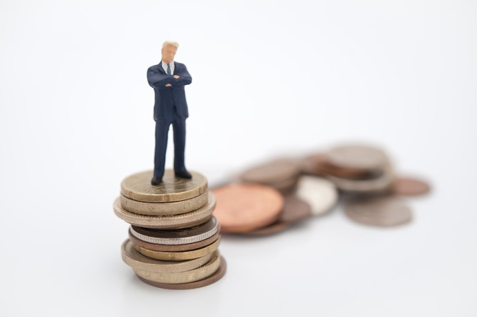 個人投資家には、兼業投資家で年収300万未満の人が多い