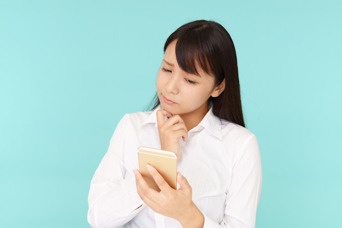 ahamoは回線数にカウントされるが各種割引は適用されない