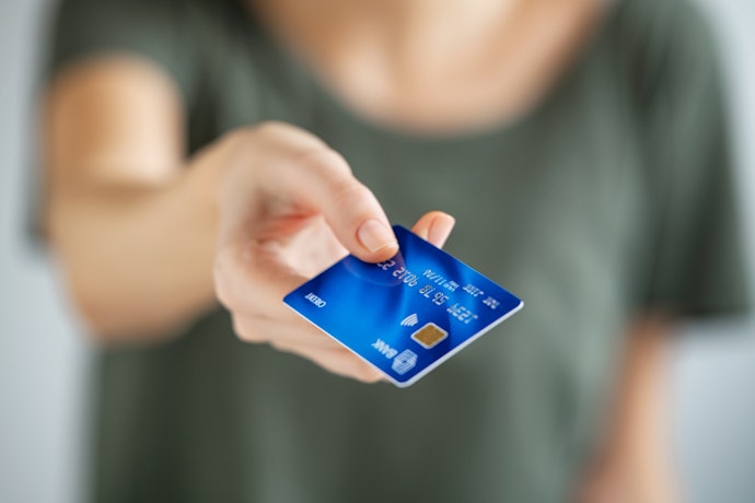 家族や他人にはクレジットカードを使わせない