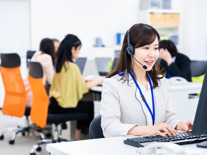知人や転職サイトのキャリアアドバイザーに相談する