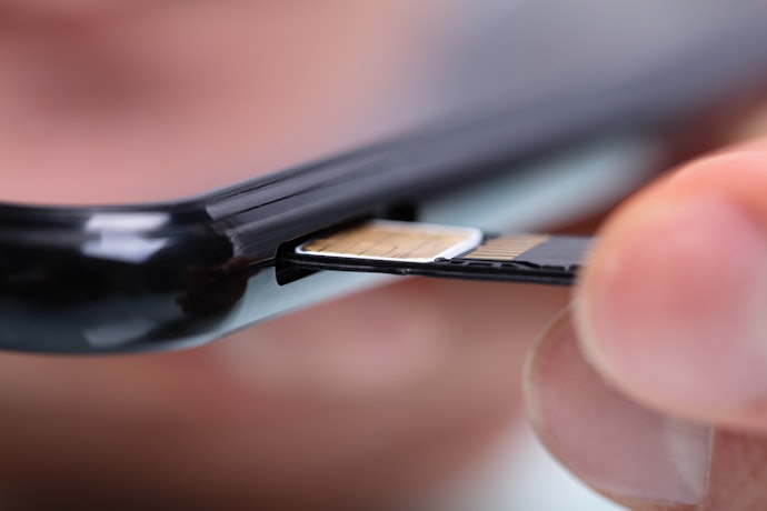 そもそもSIMとは?スマホの通信に必要なIDカードのようなもの