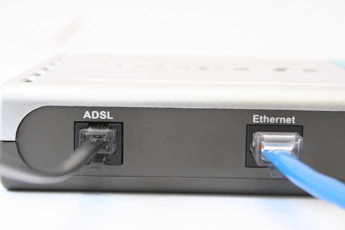 モデムは電話回線やCATV回線でネット接続するための機器