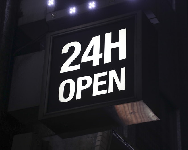 FXは平日・祝日のほぼ24時間取引可能
