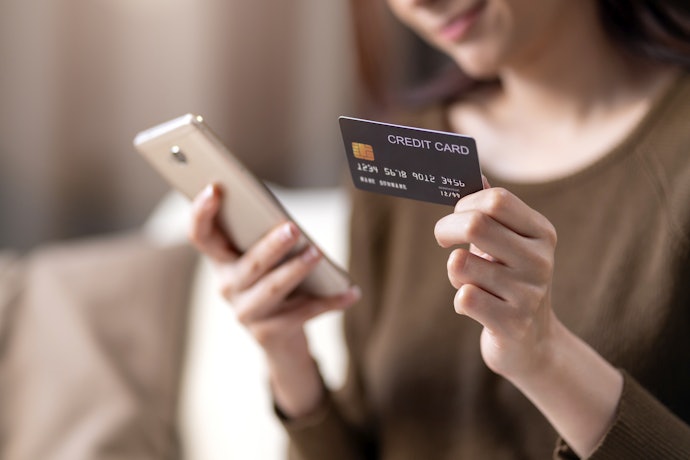 公共料金の支払いは楽天カードと楽天銀行カードのどっちですべき?