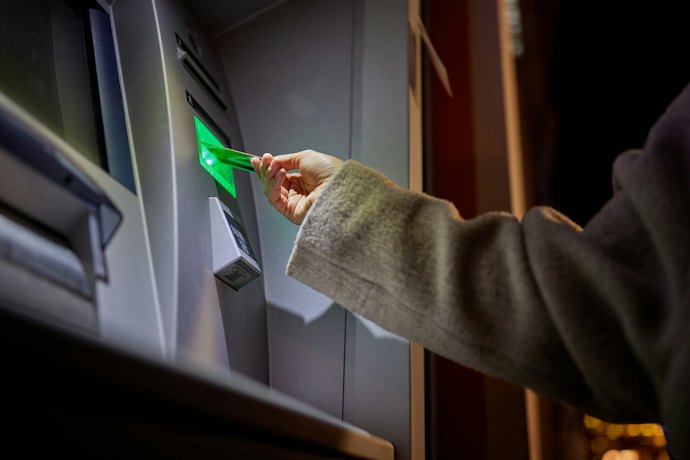 借入れを検討している人はクレジットカードのキャッシングを検討しよう