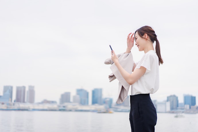女性は基本的に無料。男性はメッセージのやり取りに課金が必須