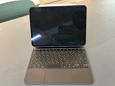 MacBookとの比較とキーボードつけてみた