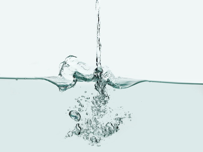 ミネラルウォーターと水道水はどっちがおすすめ?