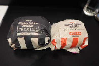 実際に食べ比べ!チキンフィレより圧倒的ジューシー、プレミアは750円以上の満足感でした