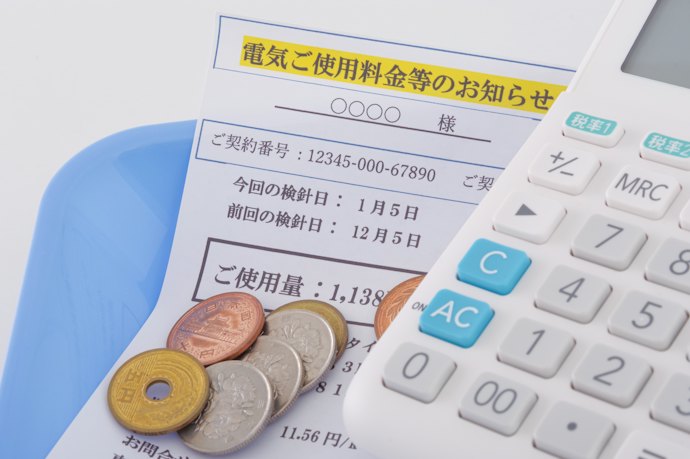 沖縄の電気代はいくら?世帯人数別の平均