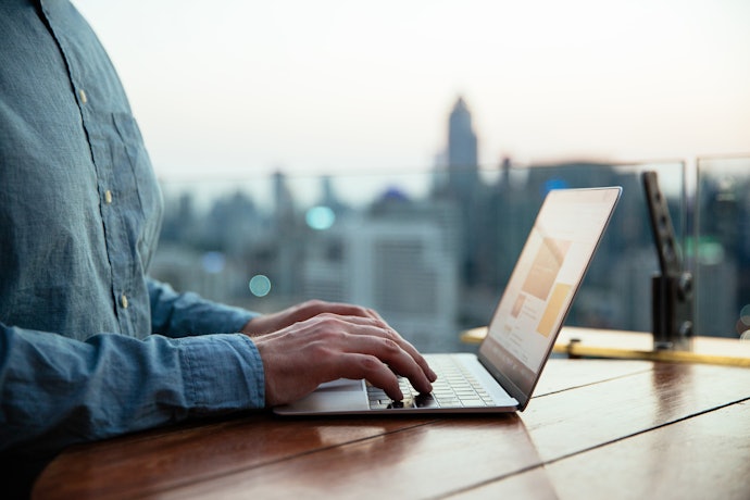 楽メールはPCでも確認できる?