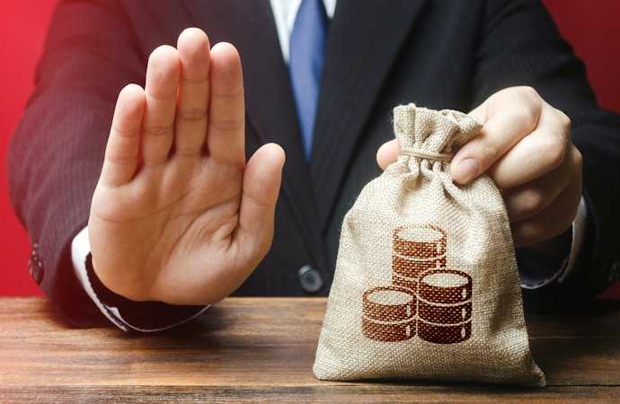 「審査なし」で10万円を借りることが法律上できない理由