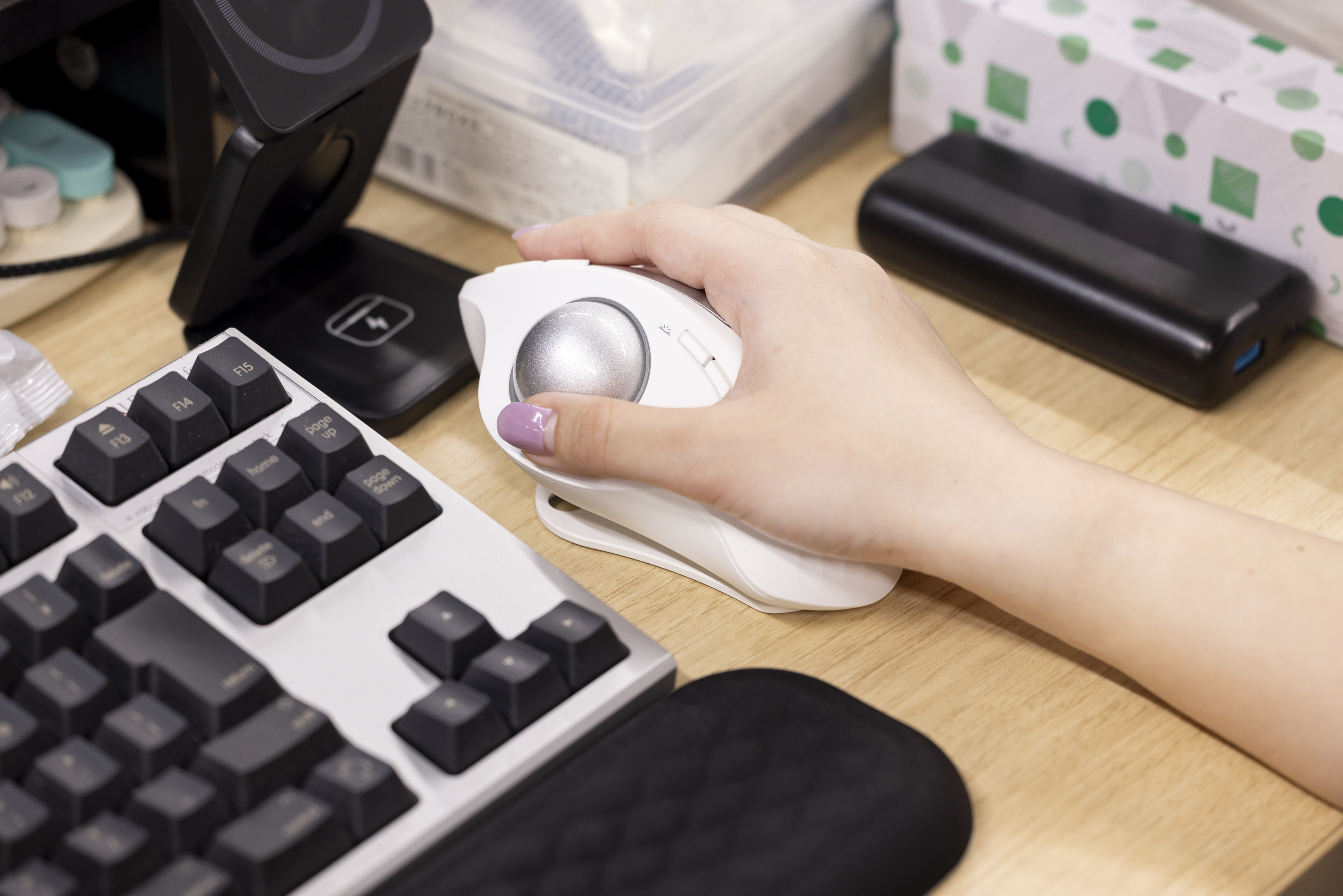 定番の60％オフ】高級機そっくりの格安トラックボールでPC作業効率