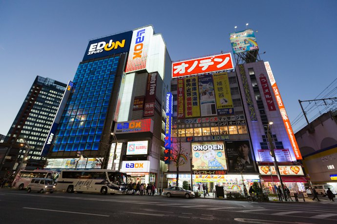家電量販店でインターネットを契約しても、お得とは限らない