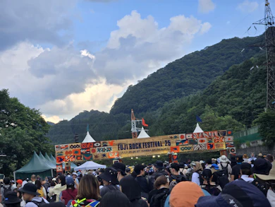 昨年、初めてフジロックに行った。その準備で心配だったのは、雨だった