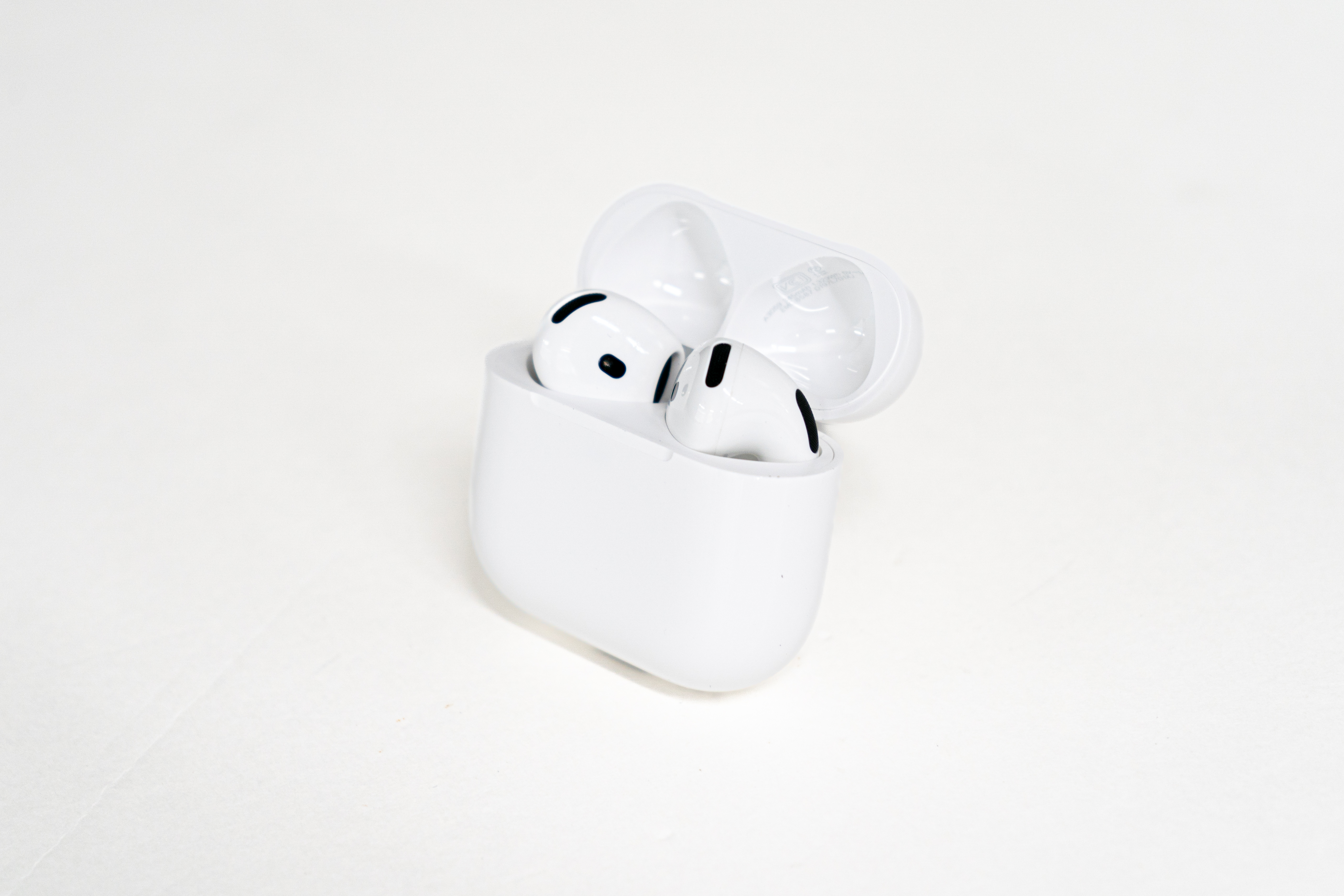 AirPods (第4世代)ノイキャン付き 本体 ホワイト アクティブノイズキャンセリング搭載AirPods 4を購入 - Apple（日本）