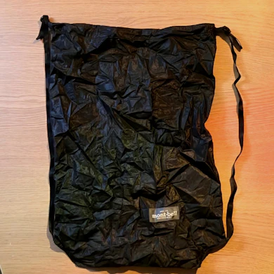 ② 旅先用折りたたみバッグ:39gで手のひらサイズ。旅先のなんでも袋として優秀すぎるナップサック