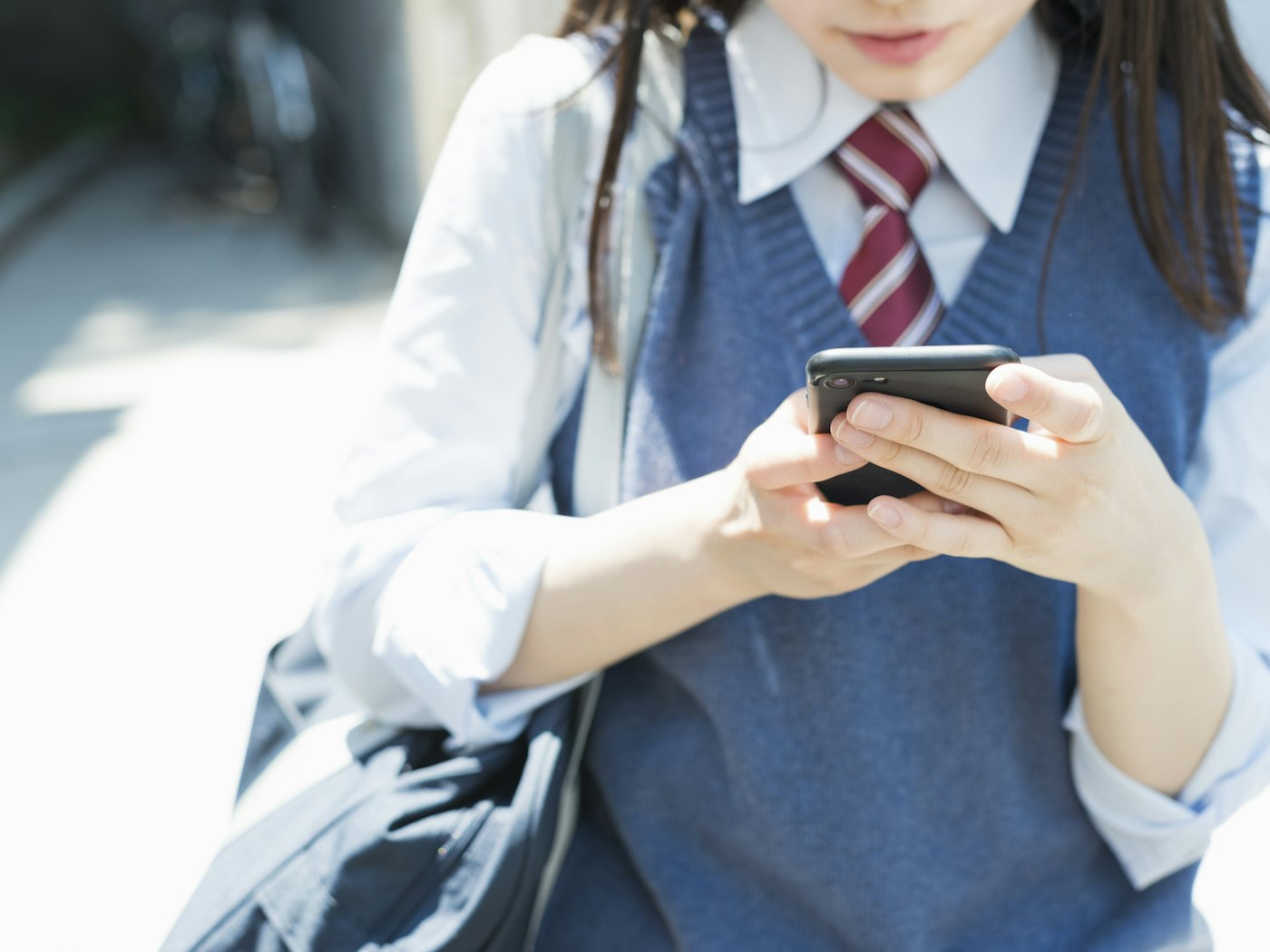 ワイモバイルに学割はある?親子割で学生も家族もお得に使う方法を解説