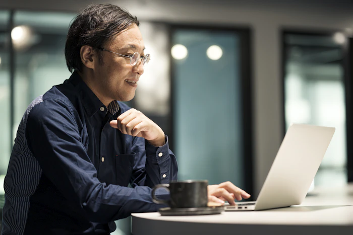 フレッツ光の解約方法は?手順と費用・注意点を解説