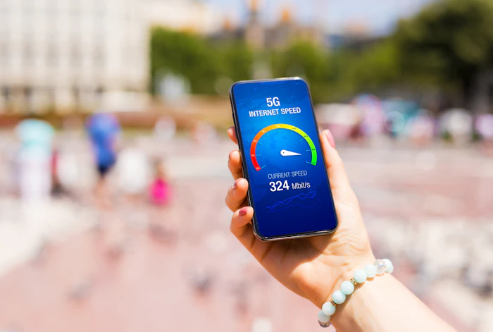ワイモバイルの通信速度は他社より遅い?速度制限時の速さについても解説