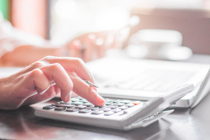 年収300万の手取り額は?生活レベルや貯金額を徹底解説