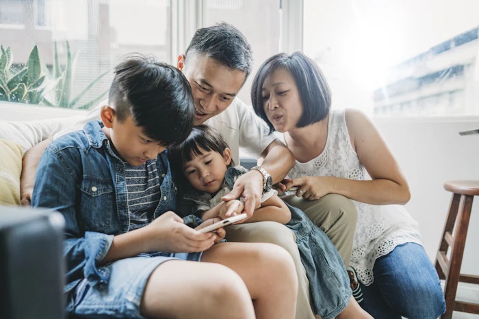 楽天モバイルは家族で使うのにおすすめ?家族割がなくてもお得に使える理由や契約方法を解説