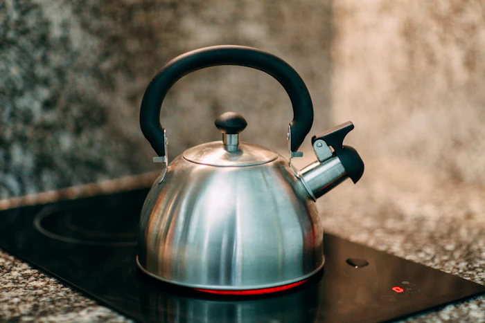 水道水は沸騰させたら安全?正しい煮沸のやり方や安全に飲むコツを解説