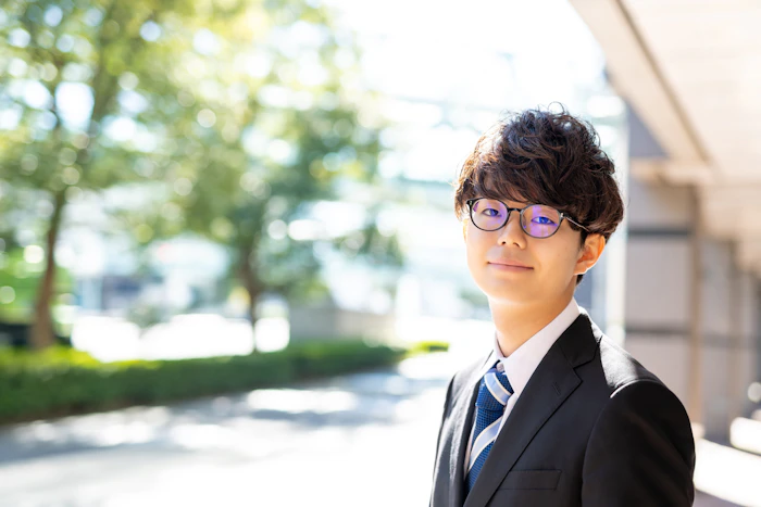 24歳の平均年収はいくら?中央値や男女別・学歴別の平均を紹介