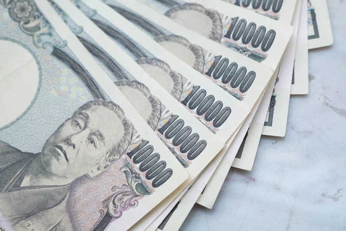 42歳の平均年収はいくら?中央値と男女別・職種別のちがいを解説