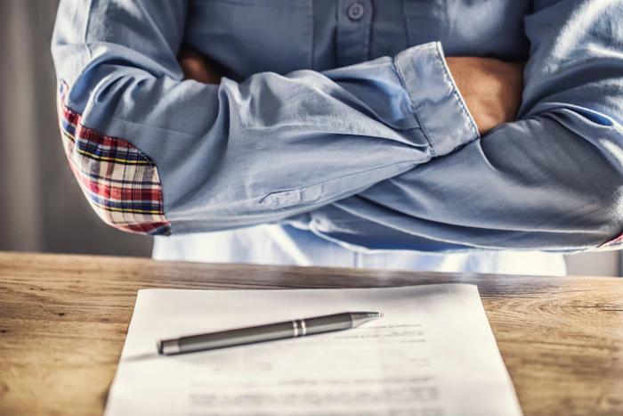 定期預金の解約は本人以外でもできる?途中解約の方法やデメリットも解説