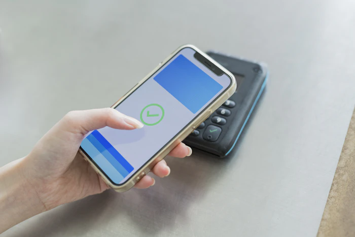 UQモバイルの支払い方法を解説!口座振替やデビットカードに対応している?