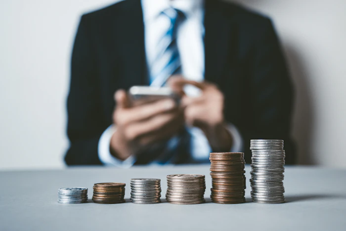 55歳の平均年収はいくら?男女別・業種別のちがいを解説