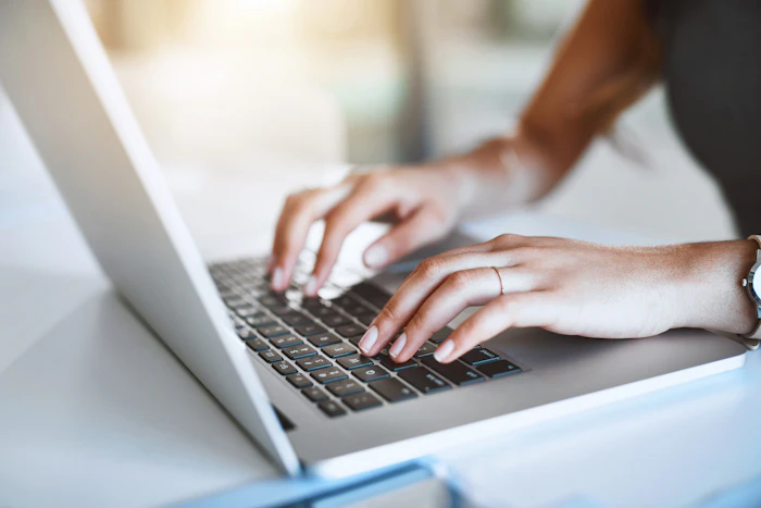 ソフトバンク光の引越し手続き方法は?手順や費用について解説