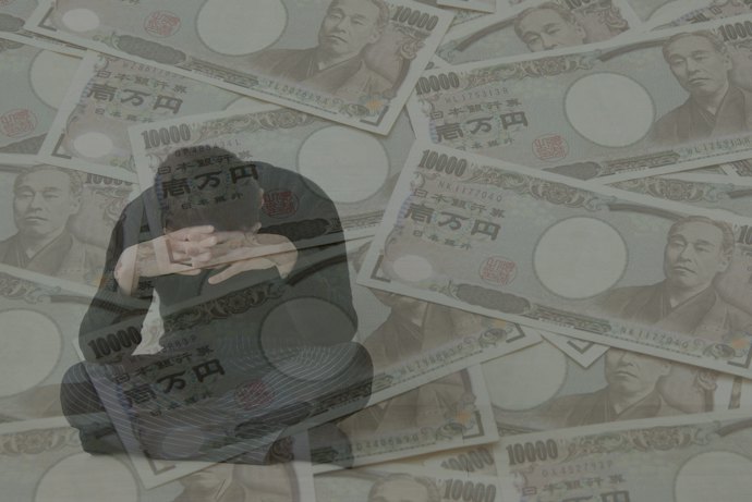 銀行カードローンの返済が遅れるとどうなる?返済が難しいときはどうすればいい?