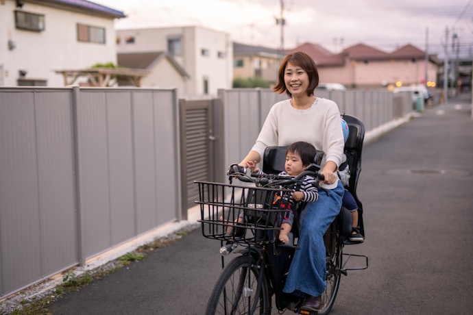 おんぶ紐をつけて自転車に乗るのは違反?