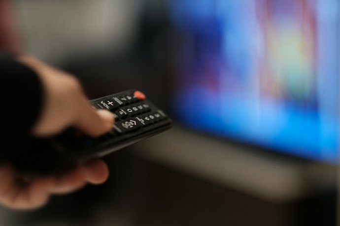 テレビリモコンが効かないときは?修理できる?