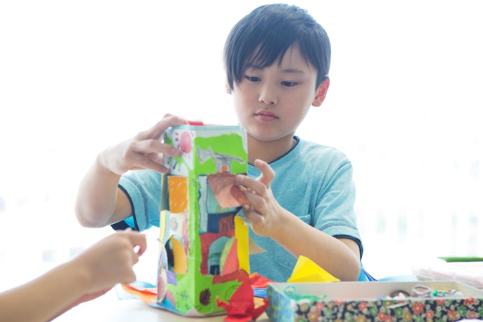 子どもの工作に!おもしろいデザインの貯金箱を手作りする方法は?