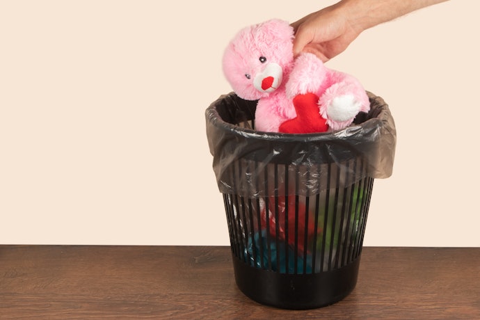 動くぬいぐるみの捨て方は?注意点を解説!