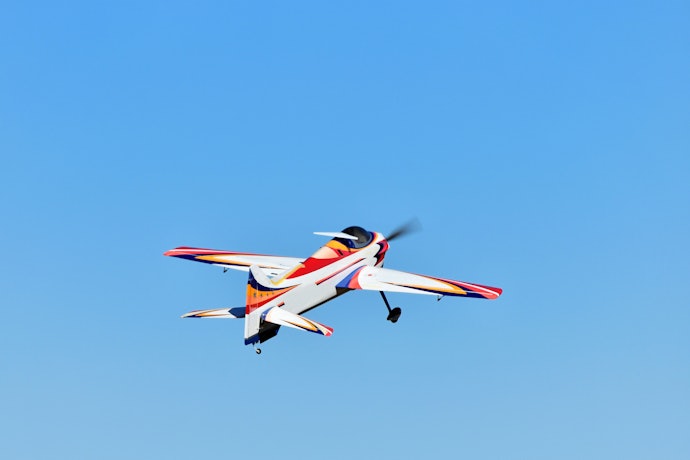 ラジコン飛行機を飛ばせる場所は?屋外で飛ばすときの注意点は?