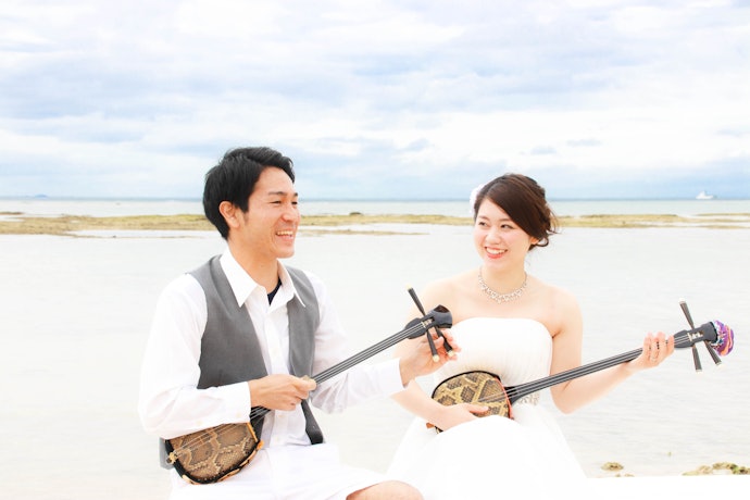 三線の弾き方は?