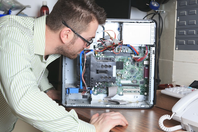 マウスコンピューターのサポート体制は?修理の依頼方法は?