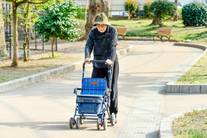 シルバーカーの正しい使い方と、転倒を防ぐコツは?