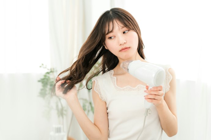 剛毛・多毛でもうねらない髪へ導くヘアケア方法とは?