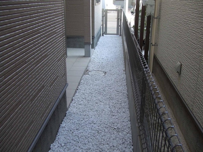 防犯砂利だけに頼らない!併用したい防犯対策の優先順位は?