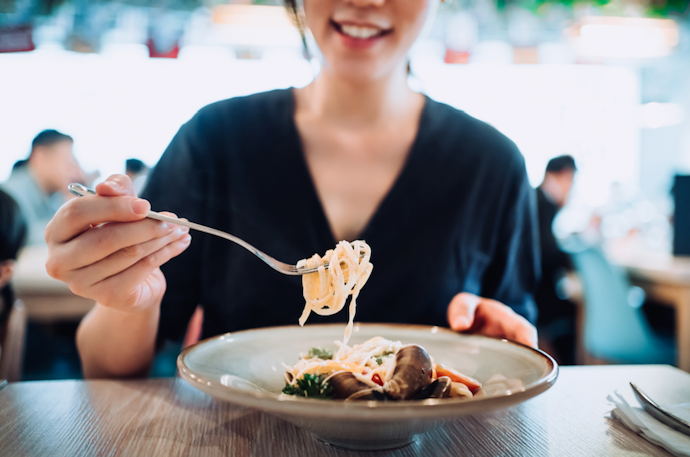 口内炎パッチはつけたまま食事しても大丈夫?
