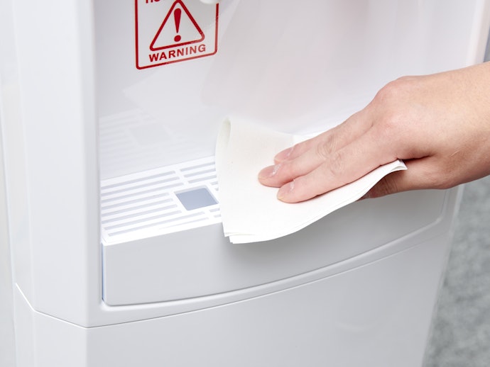 ウォーターサーバーの水は安全?掃除はどのくらい必要?