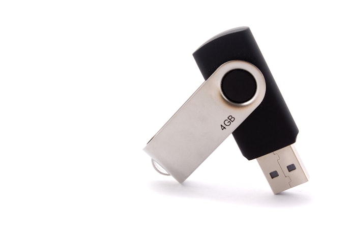 USBメモリのデータは何年で消える?