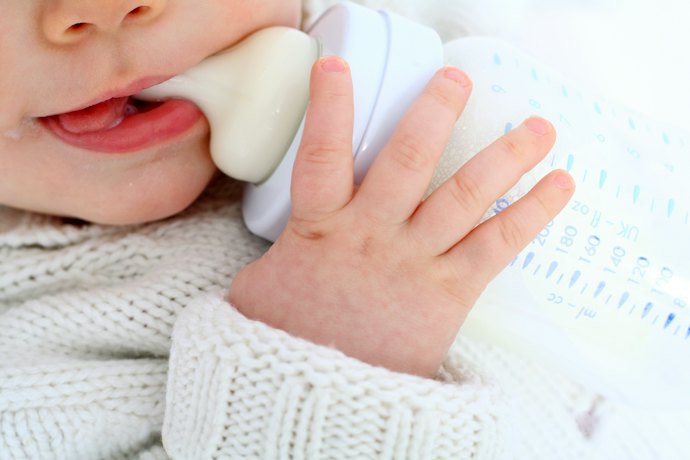 哺乳瓶用ちくびを替えるタイミングは?